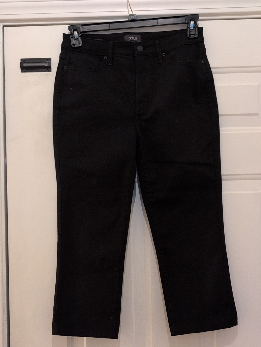 Women's NYDJ Black Chloe Capri Jeans. Size 6